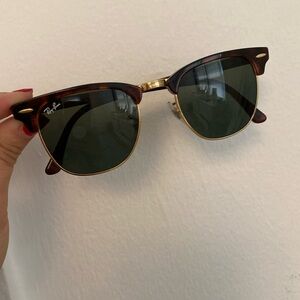 RAY-BAN

Tortoise Clubmaster Sunglasses